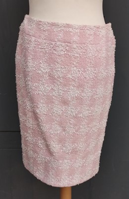 Lot 1098 - Chanel Boutique Pale Pink and White Boucle...