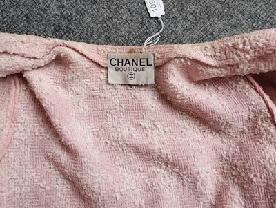 Lot 1098 - Chanel Boutique Pale Pink and White Boucle...