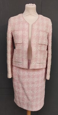 Lot Chanel Boutique Pale Pink and White Boucle...