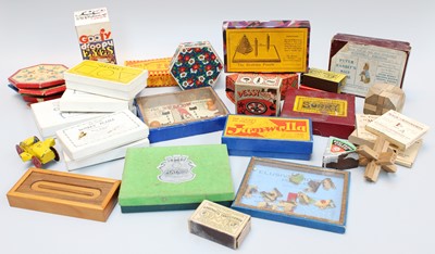 Lot 308 - A Collection of Vintage Games and Puzzles,...