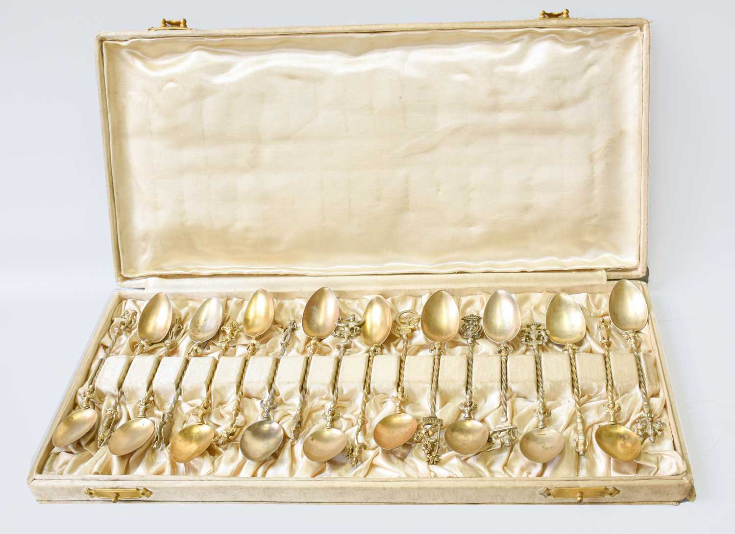 Lot 148 - A Cased Set of Eighteen Continental...