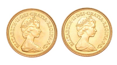 Lot 320 - 2x Elizabeth II, Half Sovereigns 1982; both...