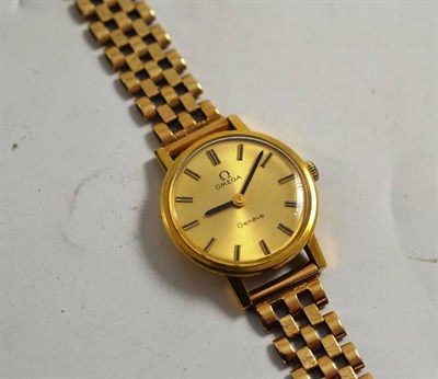 Lot 40 - A 9ct gold Omega lady's watch