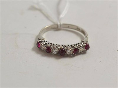 Lot 41 - A diamond and ruby ring
