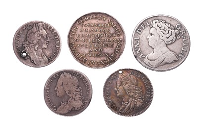 Lot 64 - Anne, Shilling 1711, plain angles, fourth bust...
