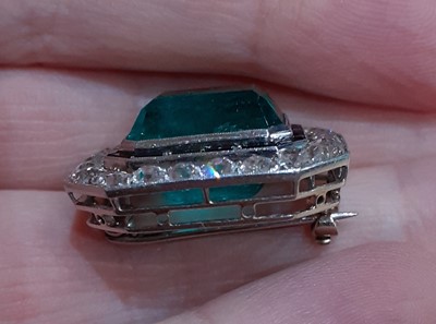 Lot 2344 - An Art Deco Colombian Emerald, Diamond and...