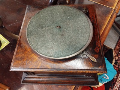 Lot 245 - A Peerless Gramophone, with red toleware horn