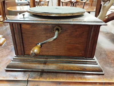Lot 245 - A Peerless Gramophone, with red toleware horn