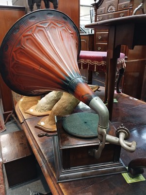 Lot 245 - A Peerless Gramophone, with red toleware horn