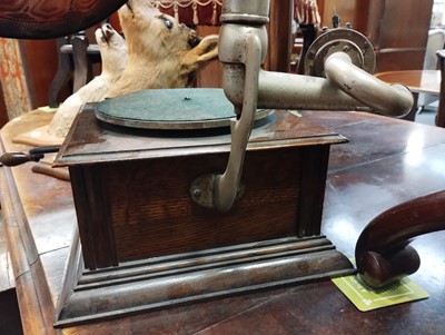 Lot 245 - A Peerless Gramophone, with red toleware horn