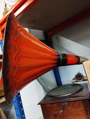 Lot 245 - A Peerless Gramophone, with red toleware horn