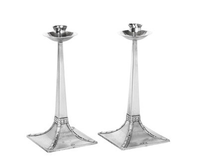 Lot 2146 - A Pair of Edward VII Silver Candlesticks