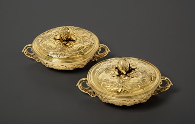 Lot 270 - A Pair of Charles II Silver-Gilt Bowls and Covers