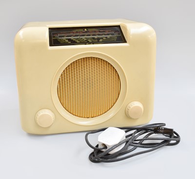 Lot 166 - A Bush DAC 90A Radio in Cream