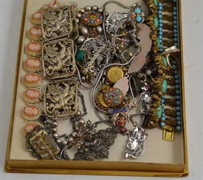 Lot 146 - Assorted costume and other jewellery including a silver horseshoe brooch, bead set bracelets,...