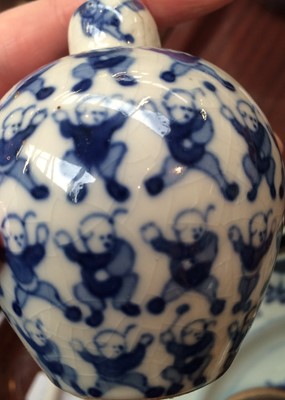 Lot 189 - Assorted Chinese and Japanese Porcelain,...