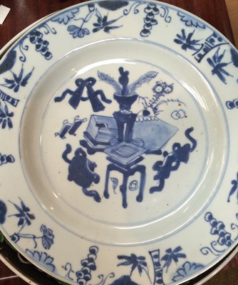 Lot 189 - Assorted Chinese and Japanese Porcelain,...