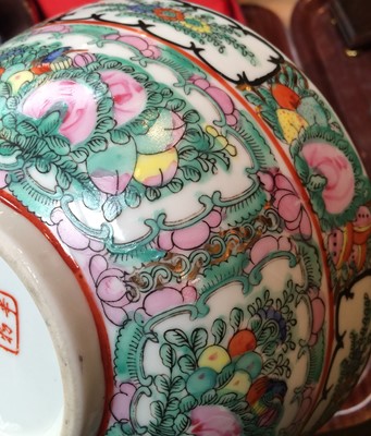 Lot 189 - Assorted Chinese and Japanese Porcelain,...