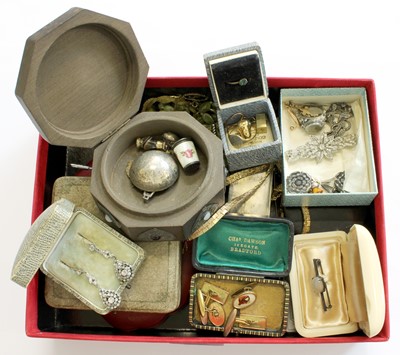 Lot 322 - A Quantity of Jewellery, including a 9 carat...