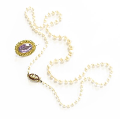 Lot 330 - A Cultured Pearl Necklace, the graduated...