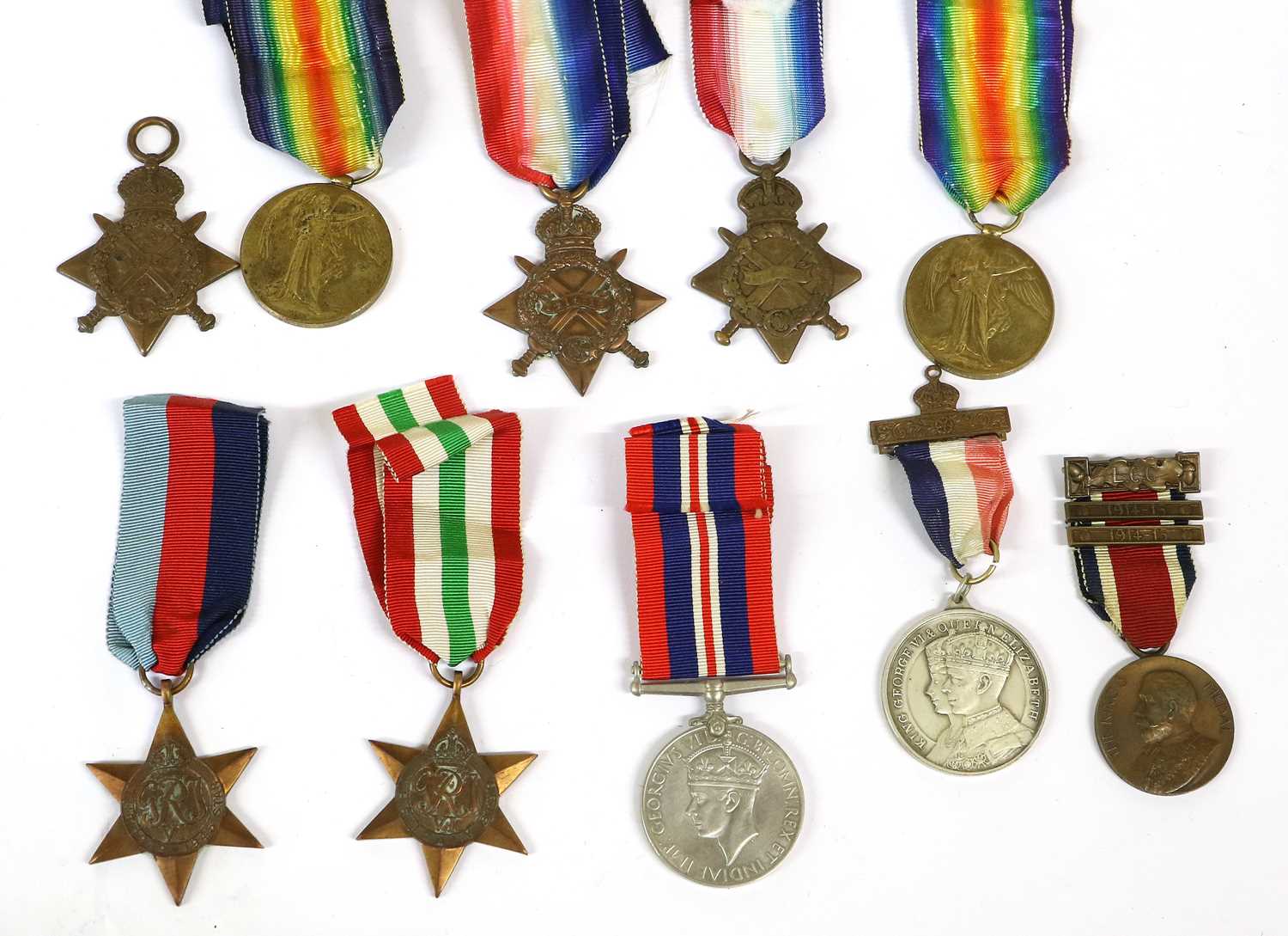 Lot 46 - A First World War Pair, awarded to 607...