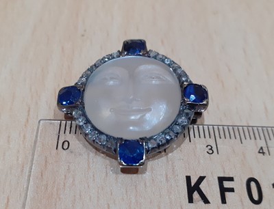 Lot 2322 - A Late 19th/Early 20th Century Moonstone,...