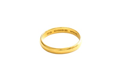 Lot 424 - A 22 Carat Gold Band Ring, finger size R