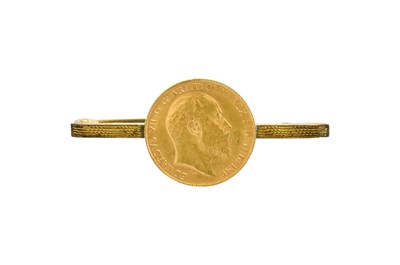 Lot 383 - A Half Sovereign Brooch, dated 1910, length 4.4cm