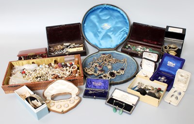 Lot 469 - A Quantity of Costume Jewellery, including...