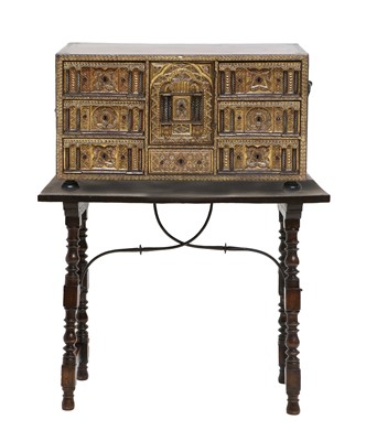 Lot 358 - A 17th Century Spanish Walnut and Parcel-Gilt...