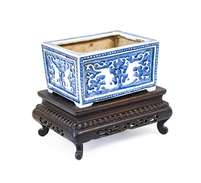 Lot 25 - A Chinese Porcelain Planter, Qing Dynasty,...