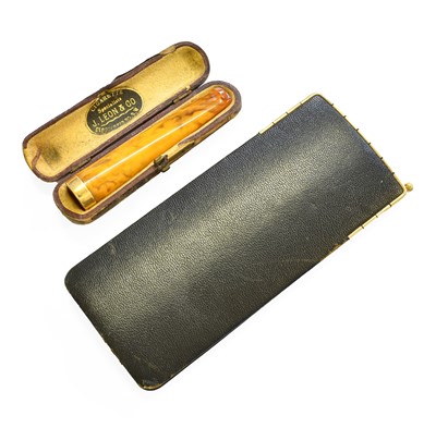 Lot 481 - An 18 Carat Gold Amber Cheroot Holder