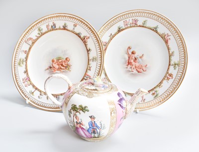 Lot 165 - An Early 20th Century Meissen Teapot, floral...