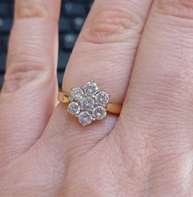 Lot 2092 - An 18 Carat Gold Diamond Cluster Ring the...