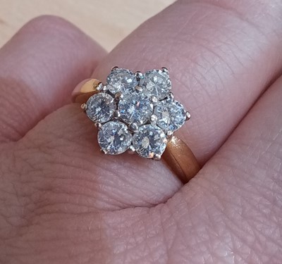 Lot 2092 - An 18 Carat Gold Diamond Cluster Ring the...
