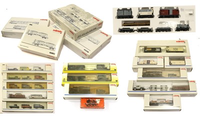 Lot 3286 - Marklin HO Gauge Wagon/Coach Packs