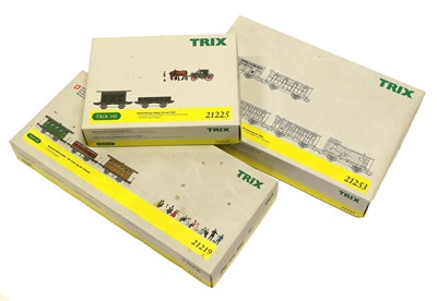 Lot 3367 - Trix HO Gauge Coach/Wagon Packs