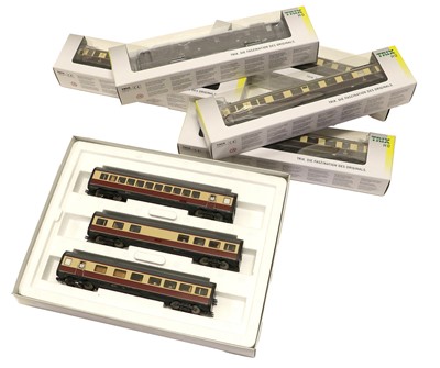 Lot 3366 - Trix HO Gauge Coach Packs