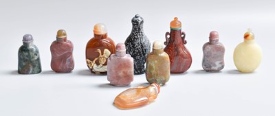 Lot 182 - A Chinese Agate Snuff Bottle, carved to one...