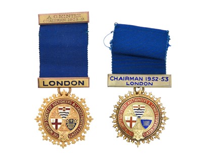 Lot 2252 - A George V Gold and Enamel Badge