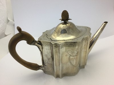 Lot 2192 - A George III Scottish Silver Teapot