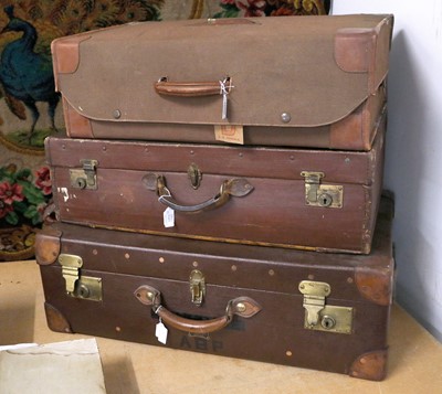 Lot 1098 - Pukka Luggage brown canvas trunk with lift out...