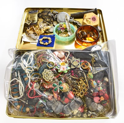 Lot 78 - A Quantity of Costume Jewellery, including...