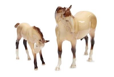 Lot 208 - Beswick Mare (Facing Left) and Foal (Large,...