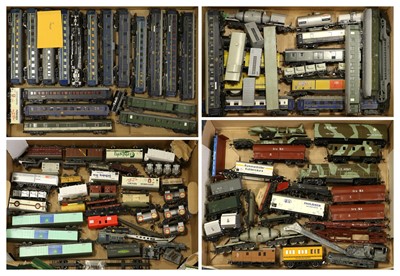 Lot 3372 - Various Manufacturers HO Gauge A Quantity Of Assorted Rolling Stock