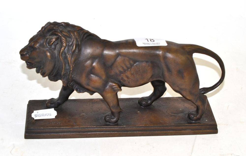 Lot 18 - A Franklin Mint bronzed metal model of a lion, after Antoine-Louis Barye