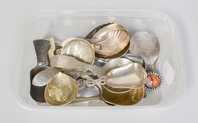 Lot 51 - A Collection of Assorted Caddy-Spoons,...