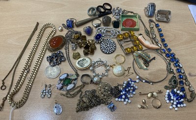 Lot 369 - A Quantity of Costume Jewellery, including a...