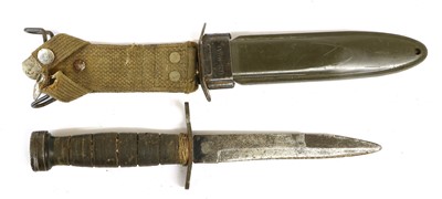 Lot 207 - A Second World War US M4 Bayonet/Fighting...