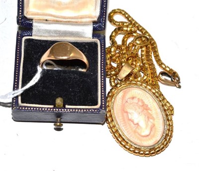 Lot 151 - Cameo pendant on chain and a 9ct gold signet ring